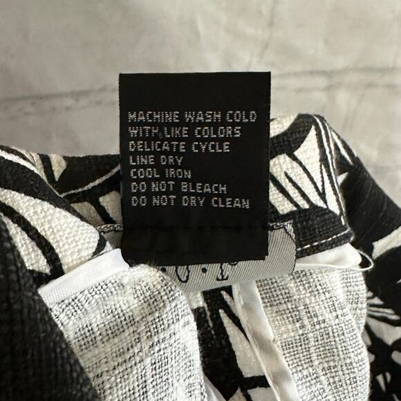 R.Q.T. Women’s White Blazer with Black Flowers, Size 8, Pre-owned - Picture 6 of 6